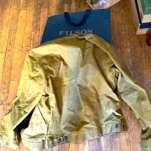 Filson short lined tin cruiser  jacket Brand New with tags size L